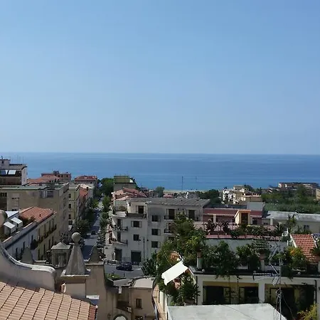 Palazzo Scorza B&B 파올라